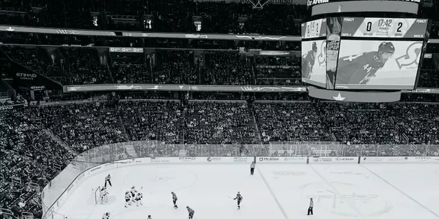 Gibt es irgendwelche Taktiken und Strategien im Eishockey?