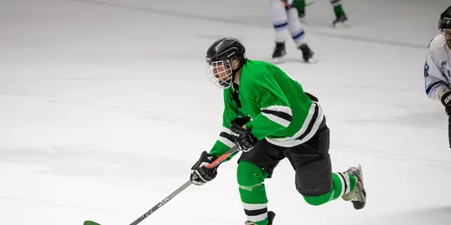 Dauert jede Hälfte eines Hockey-Spiels 45 Minuten?